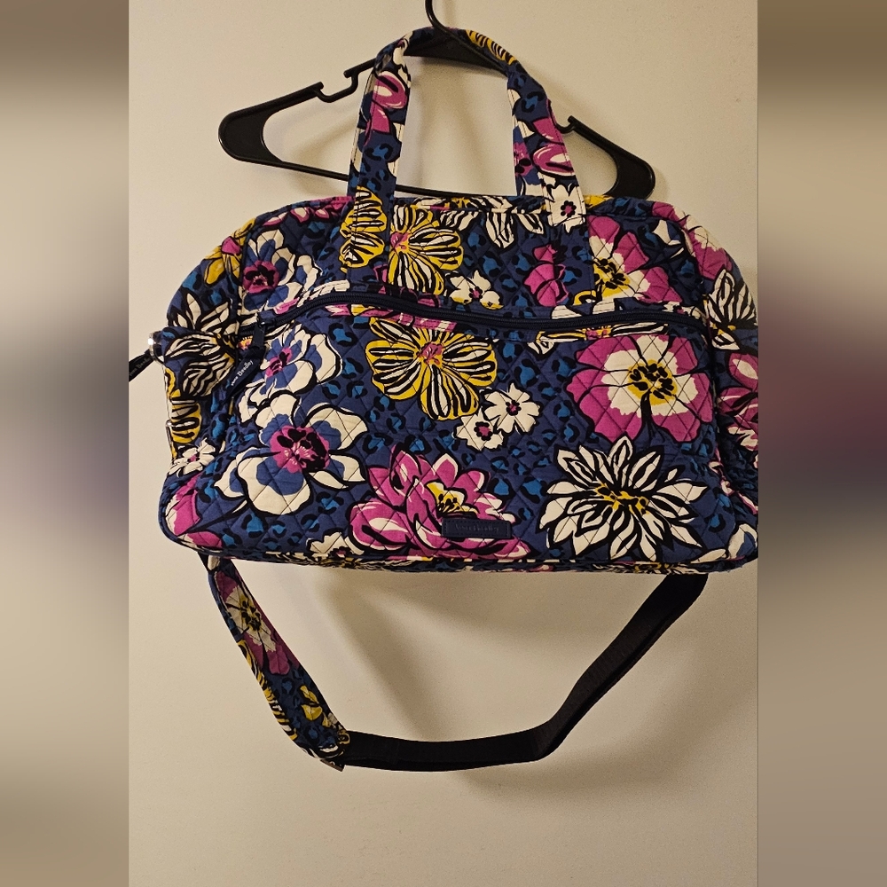 NWOT! Vera Bradley African Violet Medium Traveler Bag - Picture 3 of 6